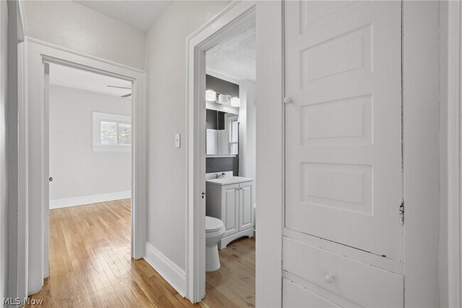 Building Photo - 2058 Wascana Ave