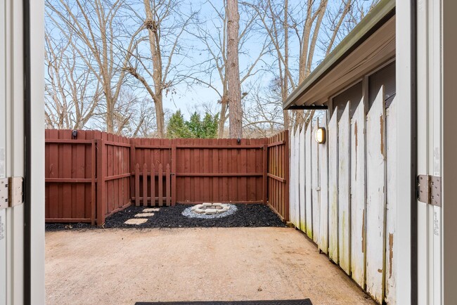 Building Photo - 111 Fernridge Dr