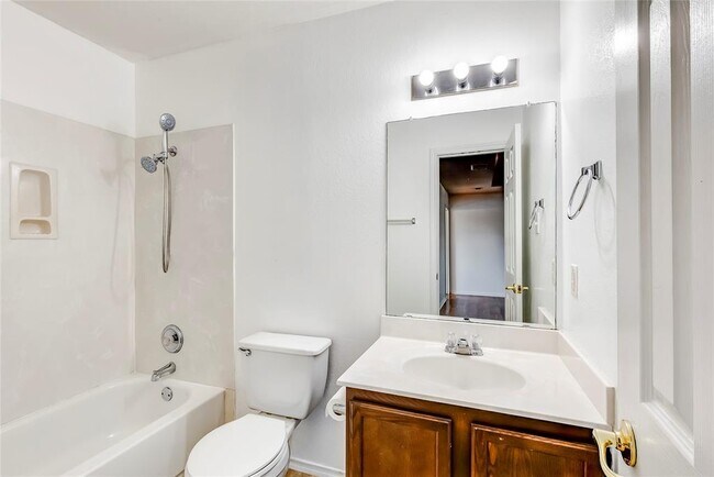 Building Photo - 1609 Anise Dr