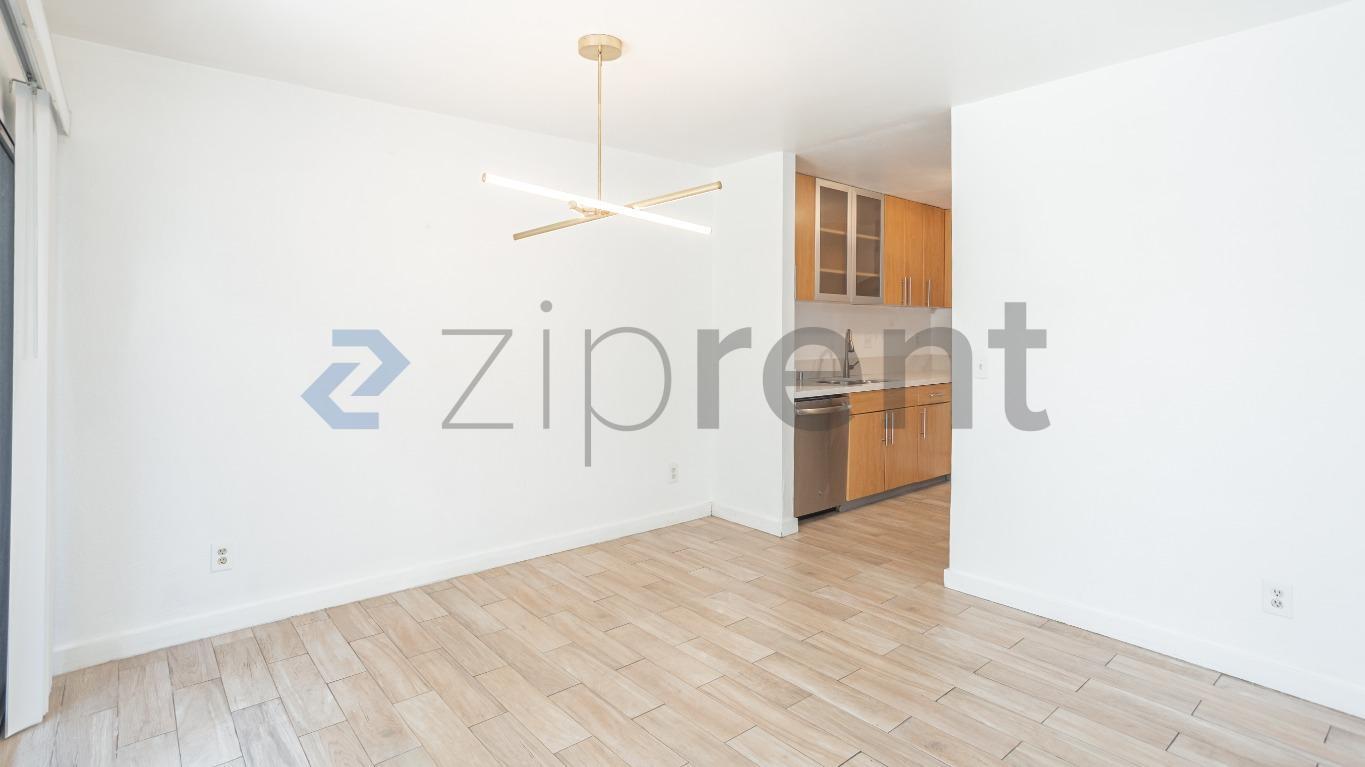 Building Photo - Unit 4