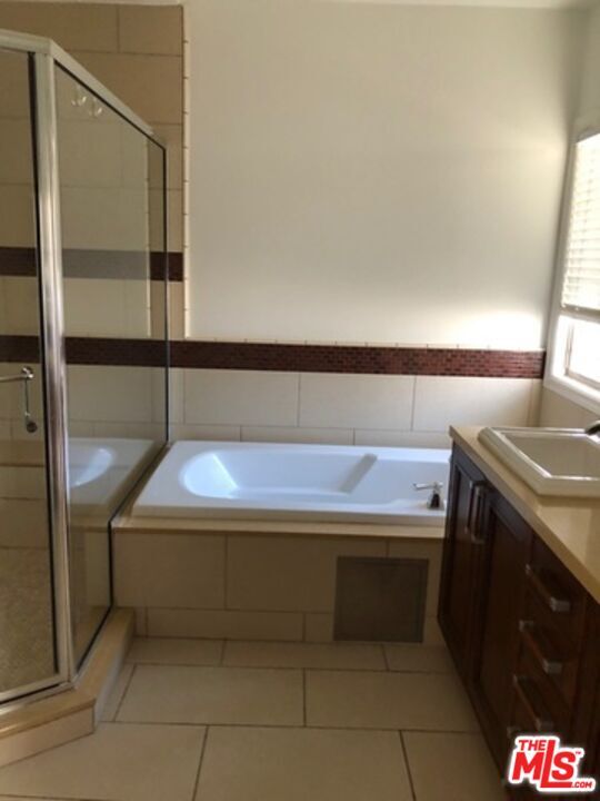 Building Photo - 11848 Kiowa Ave