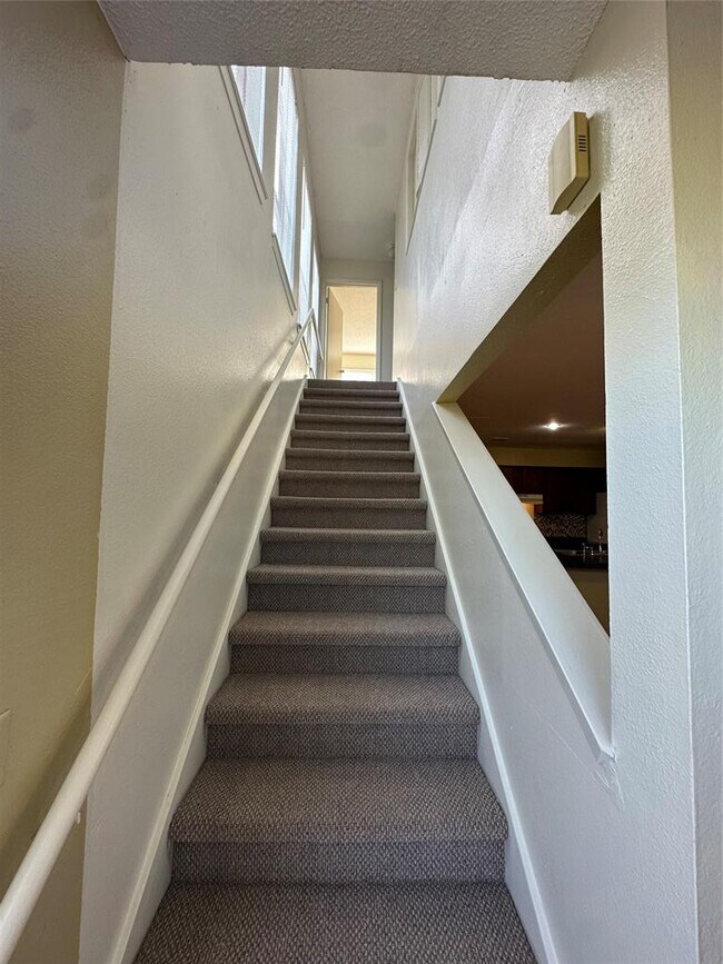 Building Photo - 6728 Lancret Hill Dr