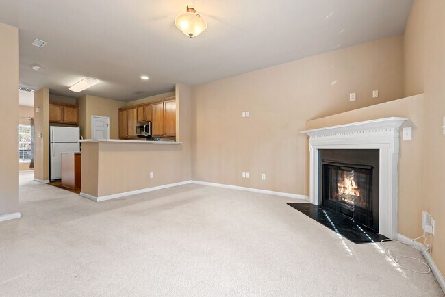 Building Photo - Two Bedroom Durham Townhouse: Available August 7th