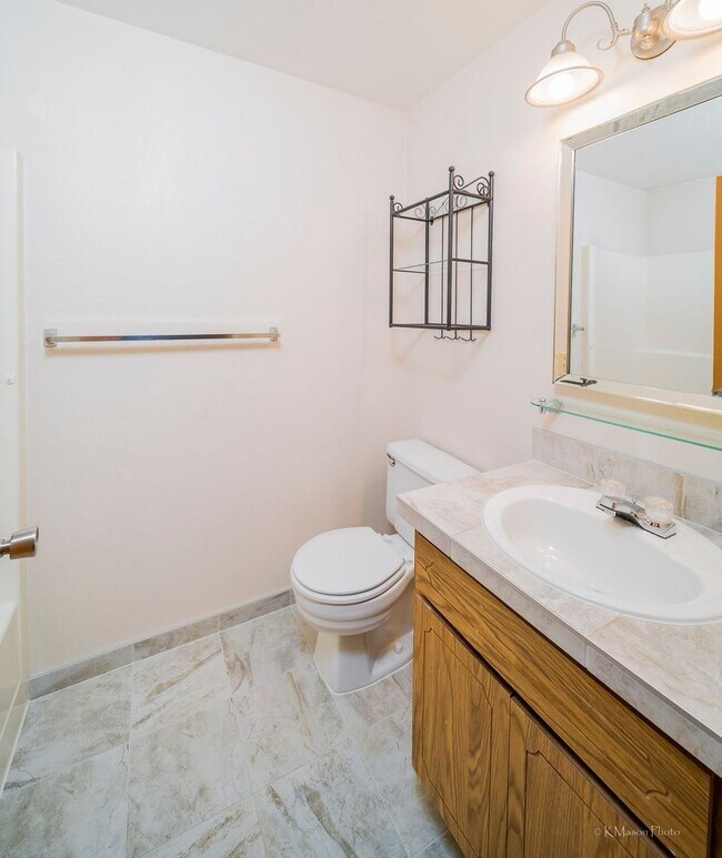 Building Photo - Cozy Rambler 3bed 2bath with Fully Fenced ...