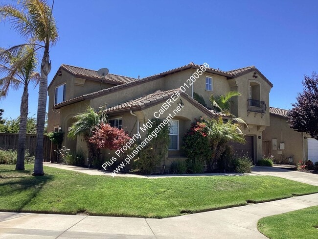 Building Photo - Beautiful Large Two Story Home is Centrall...