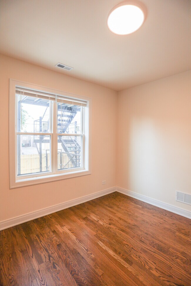 Building Photo - 2342 N Lawndale Ave
