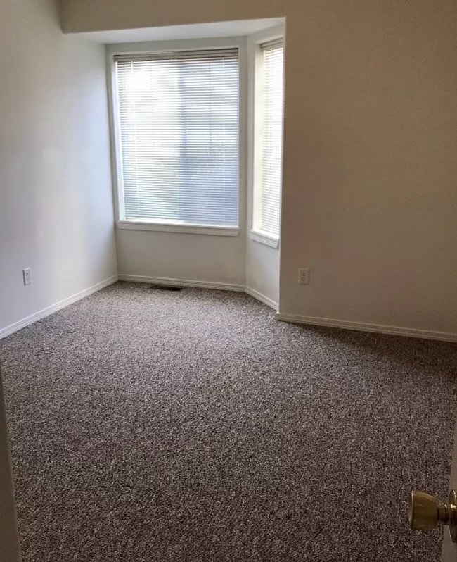 Building Photo - 3 Bedroom Apartment in Bozeman!