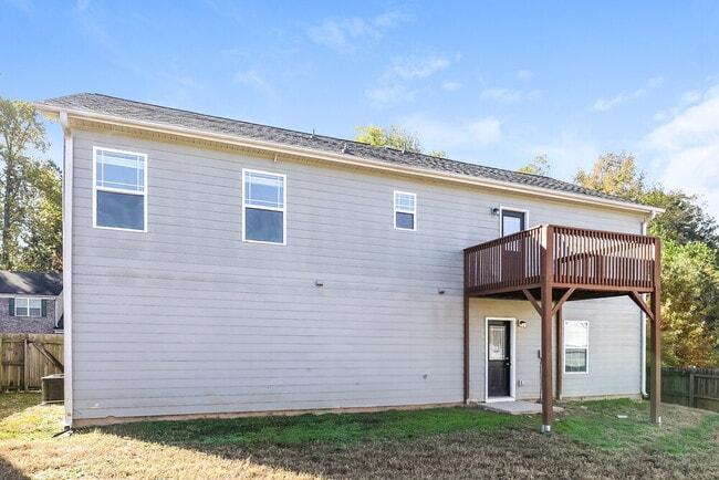 Building Photo - 3901 Alderwoods Dr