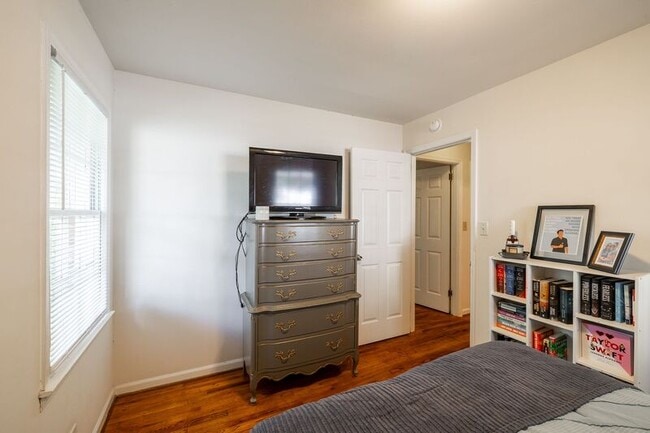 Building Photo - 2019 S Lumpkin St