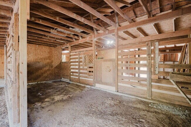 Building Photo - Secluded Four Bedroom Home on Seven Acres in Midway Farms!