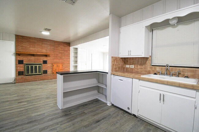 Building Photo - 434 Cosgrove St