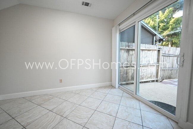 Building Photo - 710 Legion Dr