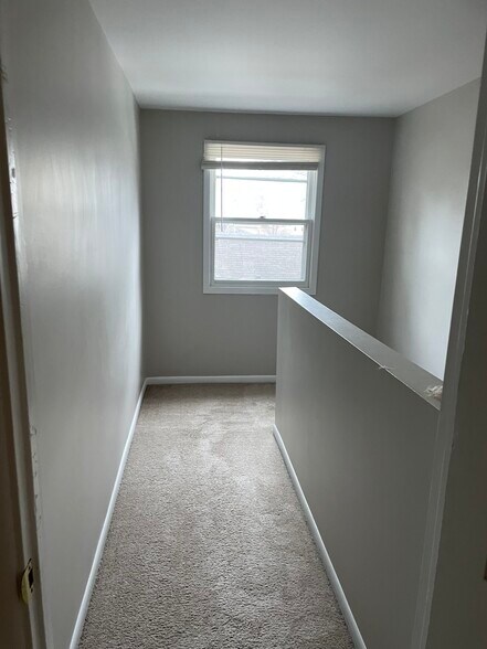 Building Photo - 5425 45th Ave N
