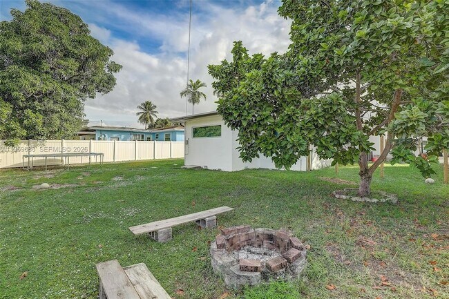 Building Photo - 14530 Garden Dr