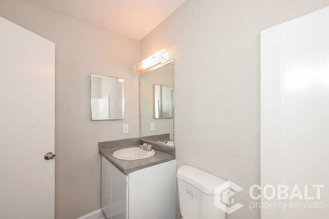 Building Photo - 3514 Creekview Pl