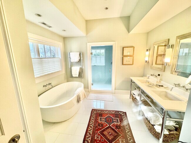 Building Photo - 9 Barclay Ct