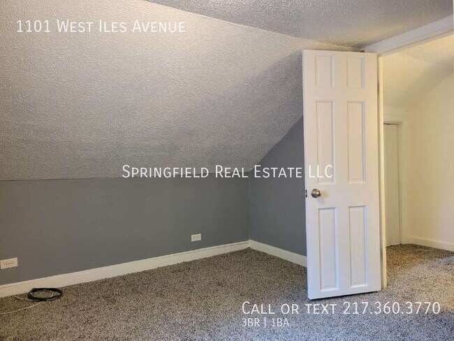 Building Photo - 1101 W Iles Ave