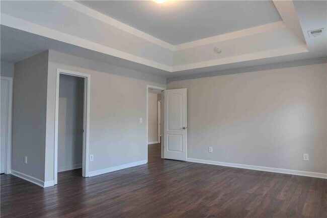 Building Photo - 11037 Southwood Dr