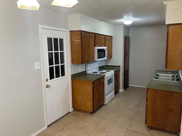 Building Photo - 806 Phillips Dr