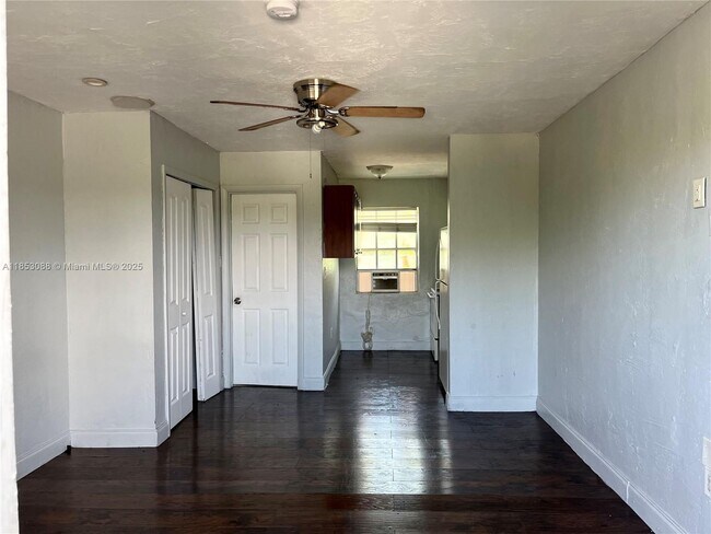 Primary Photo - 5010 Pembroke Rd