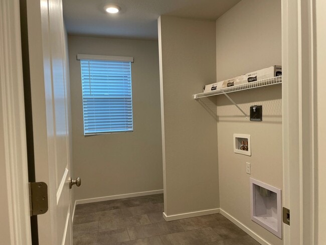 Building Photo - Don’t Miss This! Spacious Vancouver Home with Large Yard & Double Garage.