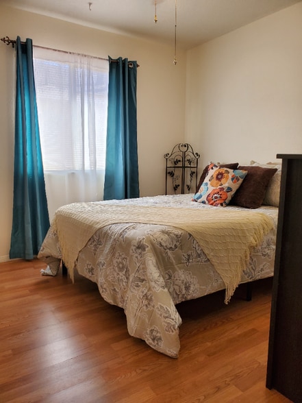 Building Photo - 332 Vista Del Angel SW