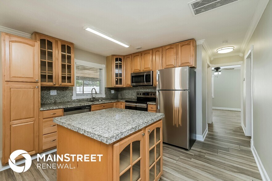 Building Photo - 7213 Organdy Dr N