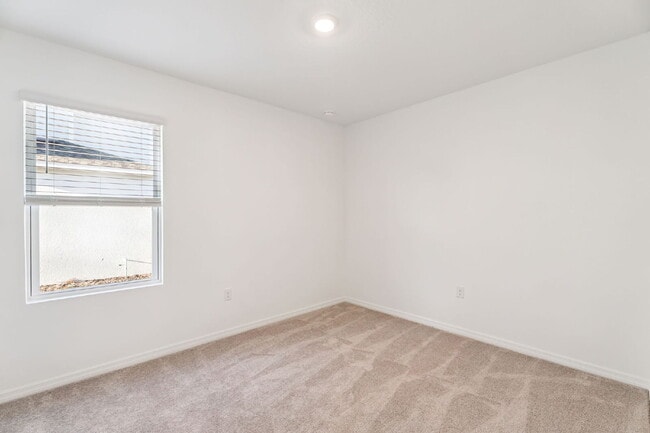 Building Photo - Spacious 4 Bedroom Retreat with 3 Full Baths in Charming Edgewater, FL!