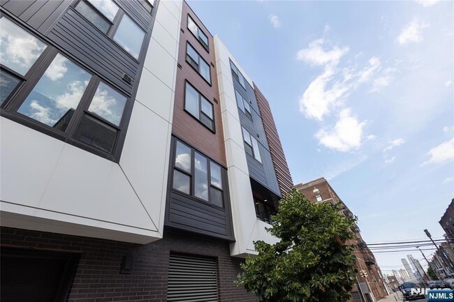 Building Photo - 6401 Park Ave