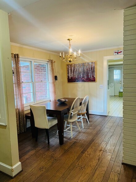 Building Photo - 1040 Roundknob Ave