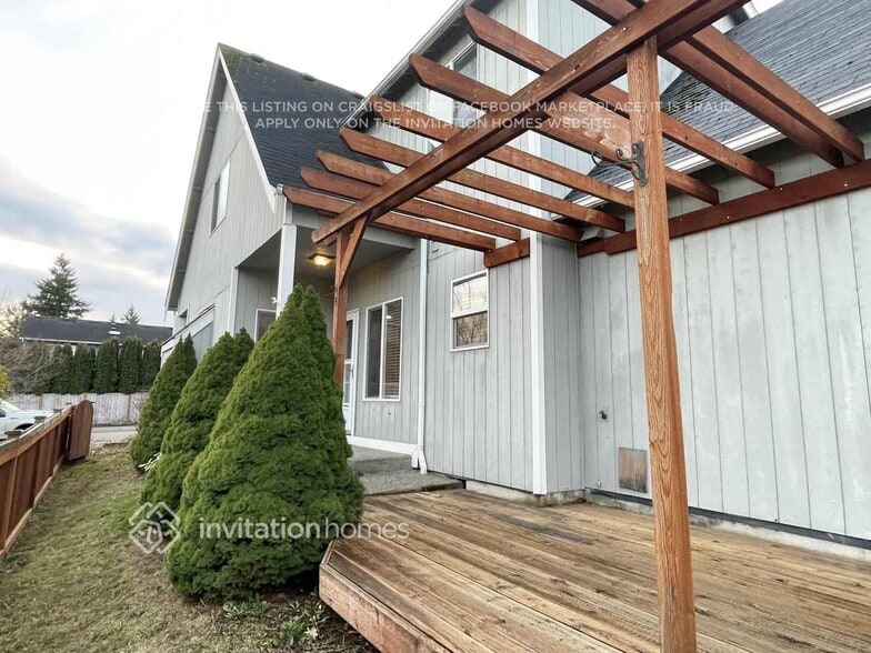 Building Photo - 18006 Panorama Blvd E