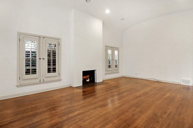 Building Photo - 123 N La Jolla Ave