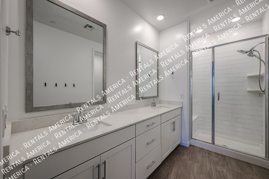 Building Photo - 4077 S Sabrina Dr