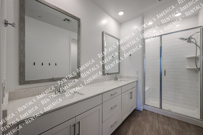 Building Photo - 4077 S Sabrina Dr
