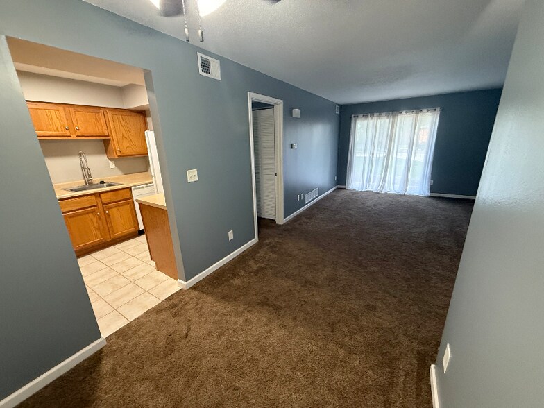 Building Photo - 2408 W Pasmoso Dr