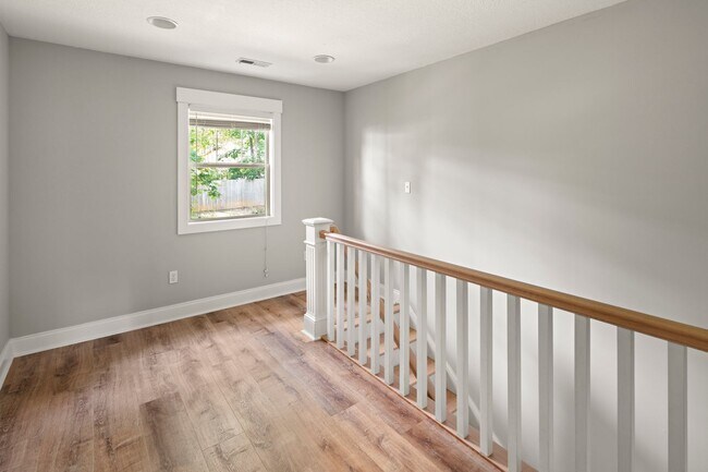 Building Photo - Beautiful Beaverdam Home