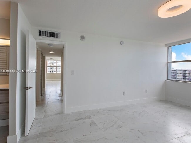 Building Photo - 1200 NE Miami Gardens Dr