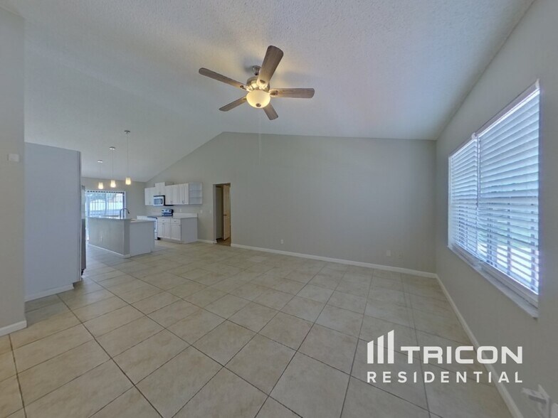 Building Photo - 10206 Deepbrook Dr