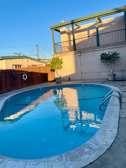 Building Photo - 12414 Dunrobin Ave