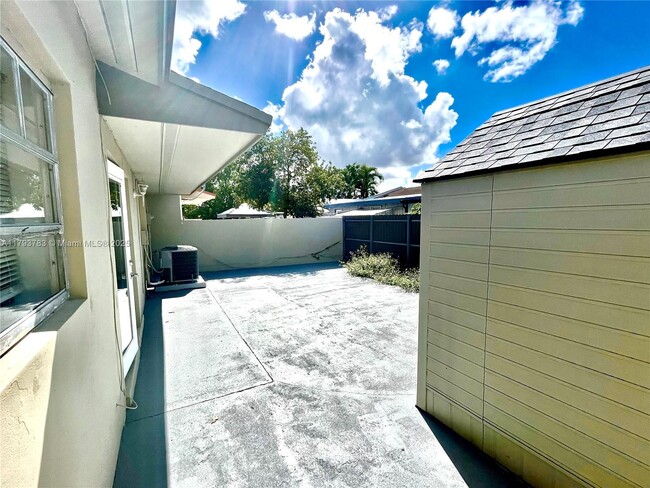 Building Photo - 4308 SW 130th Ct