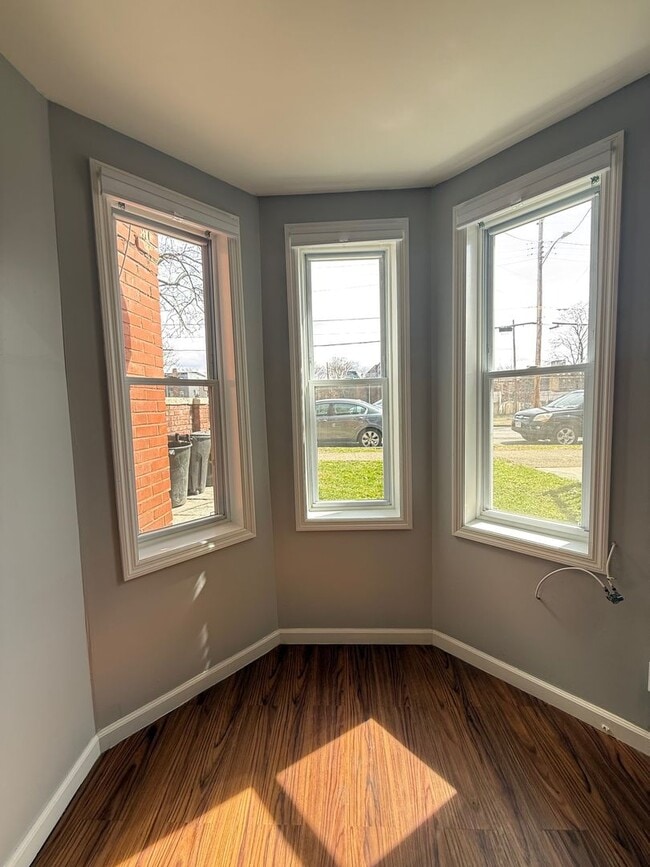 Building Photo - 33 Johnston St