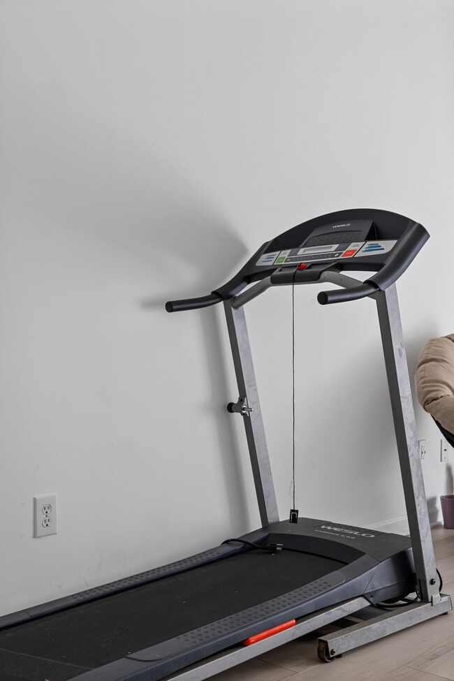 In-unit treadmill - 4210 Wilshire Blvd