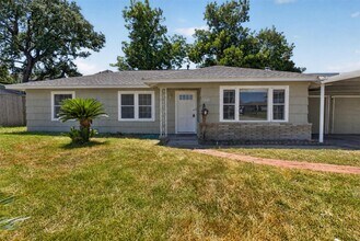 Building Photo - 1409 Wycliffe Dr