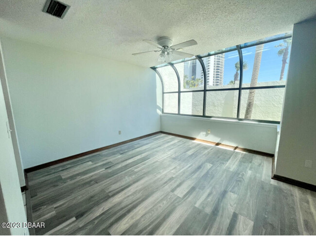 Building Photo - 200 Florida Shores Blvd