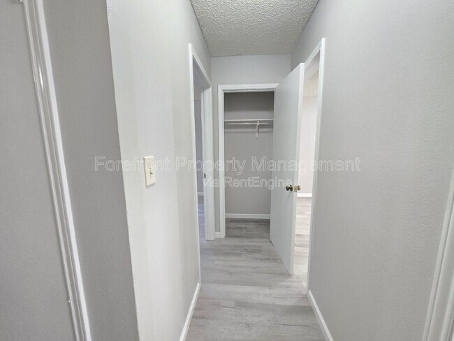 Building Photo - 5507 Roanwood