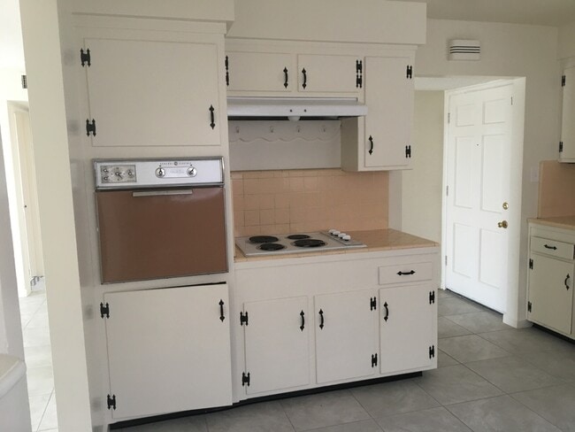 Building Photo - House