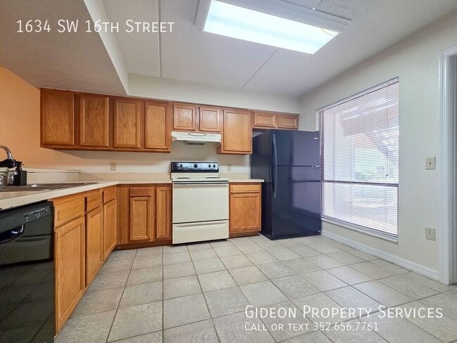 Building Photo - 1634 SW 16th St
