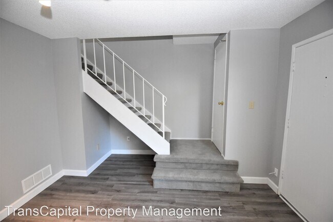 Building Photo - 8867 Salmon Falls Dr