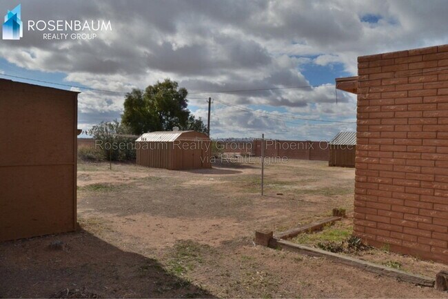 Building Photo - 931 W Martin Rd