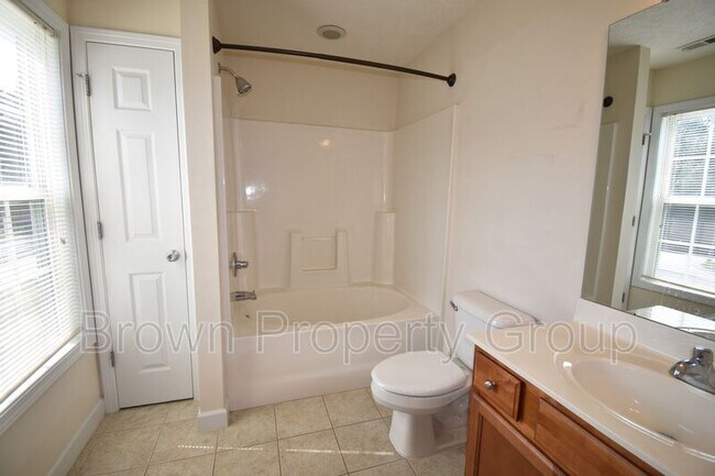 Building Photo - 165 Pender Rd